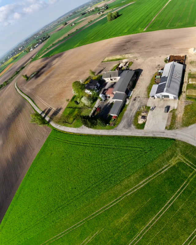 Zdjęcie dronem - lotnicze - gospodarstwo
